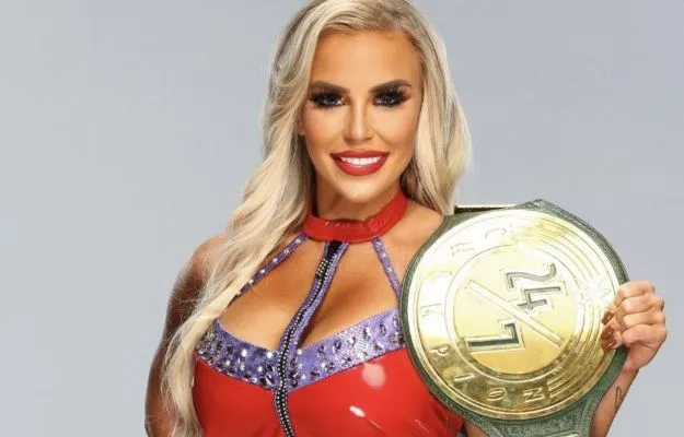 Dana Brooke no estuvo en WWE RAW debido a un accidente de auto Dana Brooke no estuvo en WWE RAW debido a un accidente de auto