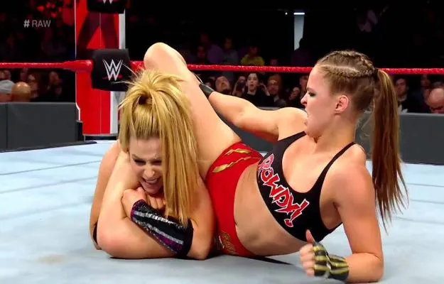 Natalya Discusión de Natalya y Ronda Rousey en Twitter