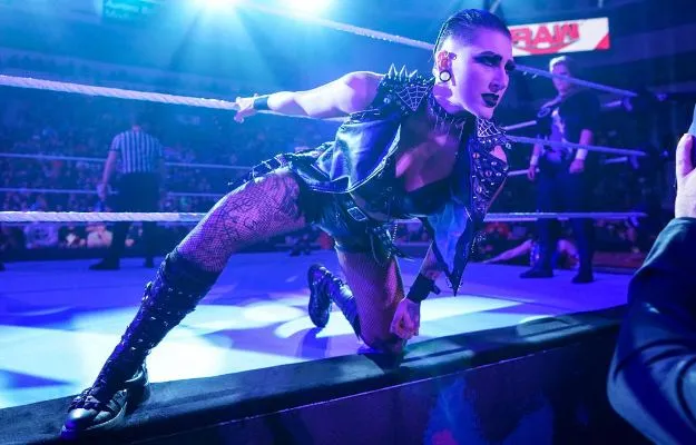 Rhea Ripley responde a las acusaciones de robar el look a una artista Rhea Ripley responde a las acusaciones de robar el look a una artista