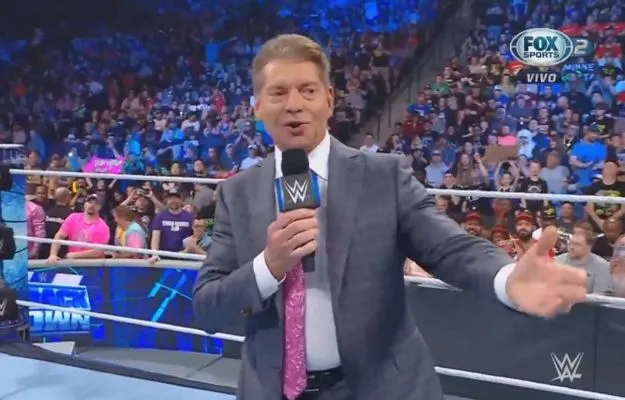 Vince McMahon da inicio a WWE SmackDown Vince McMahon da inicio a WWE SmackDown