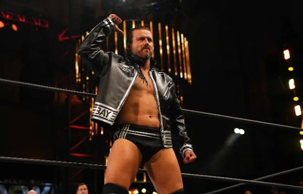 Adam Cole brinda una actualización de su lesión en AEW Adam Cole brinda una actualización de su lesión en AEW