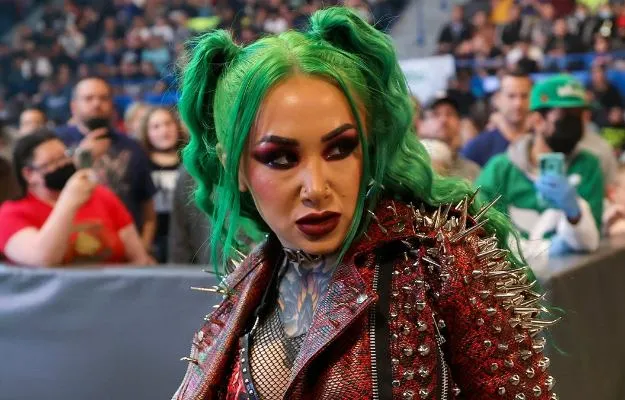 Booker T da consejos a Shotzi sobre como lidiar con los haters Shotzi