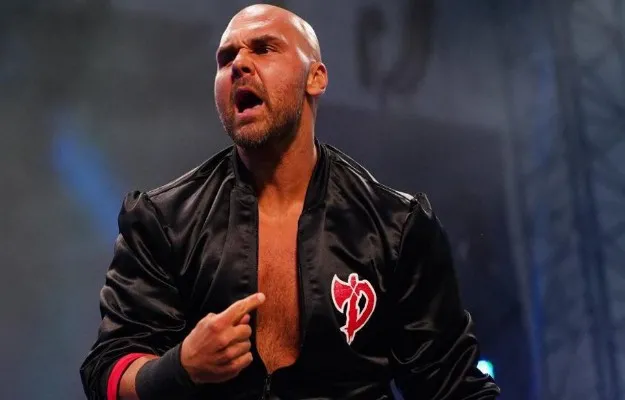 Dax Harwood Dax Harwood ha estado luchando lesionado