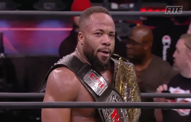 Jonathan Gresham acusado de poco profesional