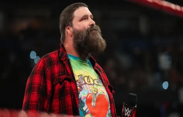 Mick Foley Mick Foley firma un nuevo contrato con WWE