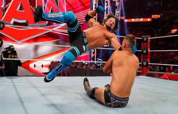 Raw Explicación de un final extraño en una lucha de Raw