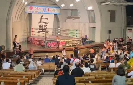 fanaticos en la funcion de BJW