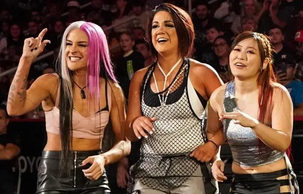 Ex-escritor de WWE arremete en críticas contra Bayley
