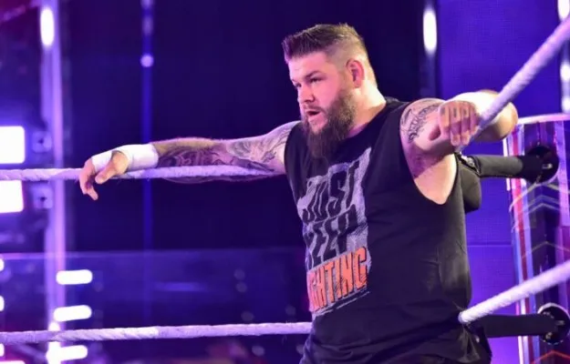 Ex-escritor habla sobre la ausencia de Kevin Owens en WWE