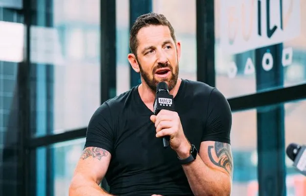 Wade Barret renueva con NXT