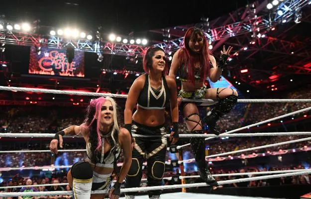 Bayley amenaza a los fans tras WWE Clash at the Castle