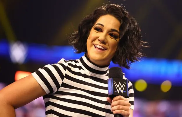 Bayley nombra a su posible equipo para WarGames