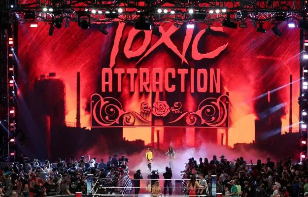 Ex-WWE critica el desempeño de Toxic Attraction en SmackDown