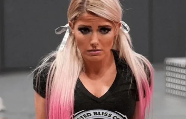 Alexa Bliss advierte sobre las estafas realizadas a su nombre Alexa Bliss advierte sobre las estafas realizadas a su nombre