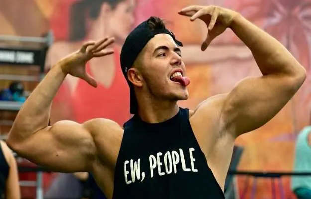 Fanaticos de AEW en contra de Sammy Guevara Fanaticos De AEW En Contra De Sammy Guevara