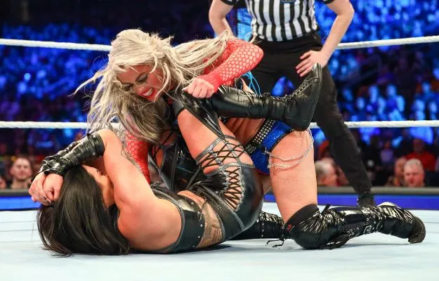Liv Morgan muestra el daño recibido en su brazo tras SmackDown Liv Morgan muestra el daño recibido en su brazo tras SmackDown