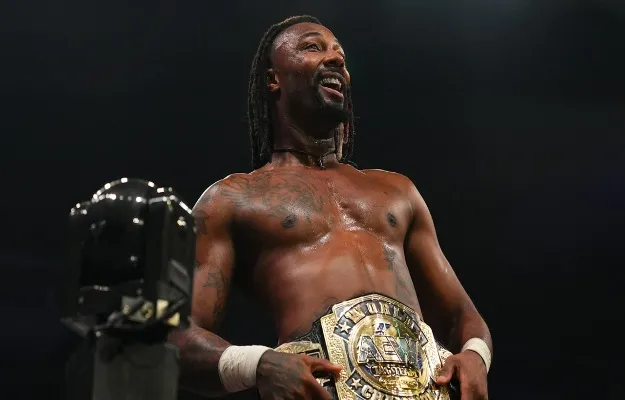 Swerve Strickland habla sobre los últimos retos de AEW Swerve Strickland habla sobre los últimos retos de AEW