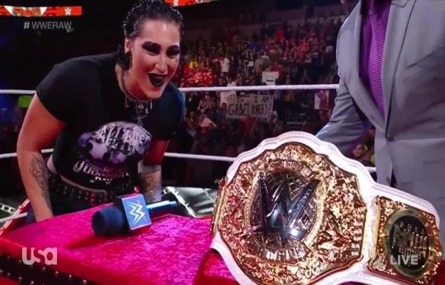 Rhea Ripley recibe un nuevo título femenino en WWE RAW Rhea Ripley recibe un nuevo título femenino en WWE RAW