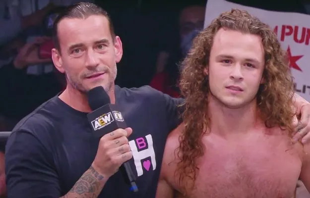 CM Punk tiene una discusión con Jack Perry en AEW CM Punk tiene una discusión con Jack Perry en AEW