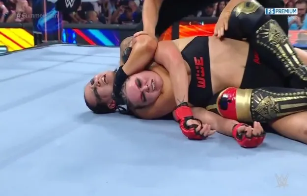 Shayna Baszler derrota a Ronda Rousey en WWE SummerSlam Shayna Baszler derrota a Ronda Rousey en WWE SummerSlam