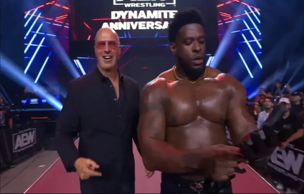 Powerhouse Hobbs se une a la Familia de Don Callis