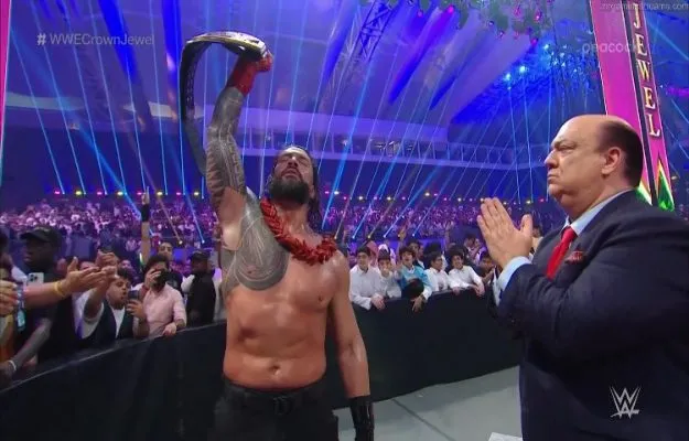 Roman Reigns retiene el campeonato universal indiscutible en WWE Crown Jewel