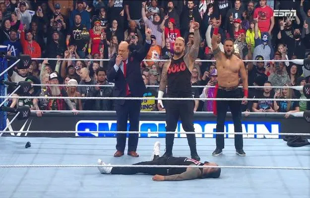 Tama Tonga debuta en WWE SmackDown uniéndose a Solo Sikoa Tama Tonga debuta en WWE SmackDown uniéndose a Solo Sikoa