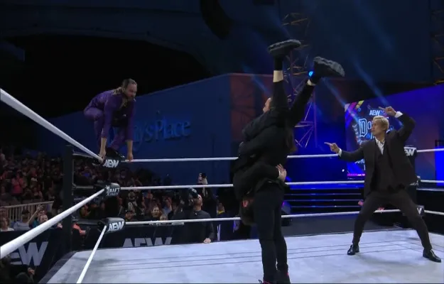 Tony Khan sufre una paliza en AEW Dynamite