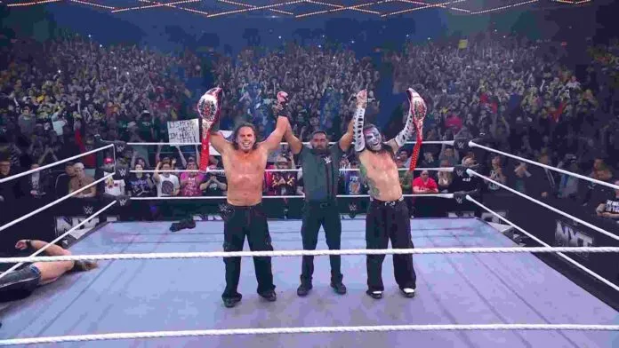Los Hardy Boyz derrotan a Fraxiom en WWE NXT Roadblock