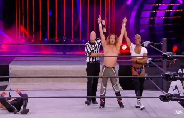 AEW All Out_ Joey Janela derrota a Serpentico