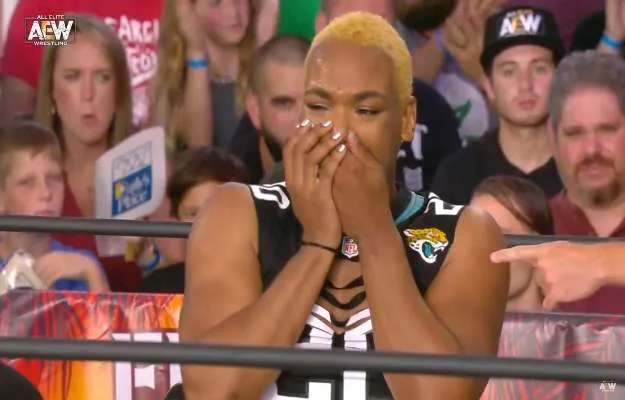 AEW Fight For The Fallen_ Sonny Kiss derrota a Peter Avalon AEW Fight For The Fallen_ Sonny Kiss derrota a Peter Avalon