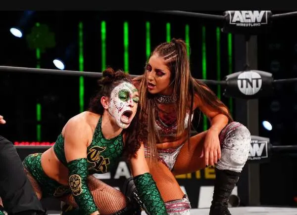 AEW discutiendo ideas para el segundo combate de Thunder Rosa contra Britt Baker AEW discutiendo ideas para el segundo combate de Thunder Rosa contra Britt Baker