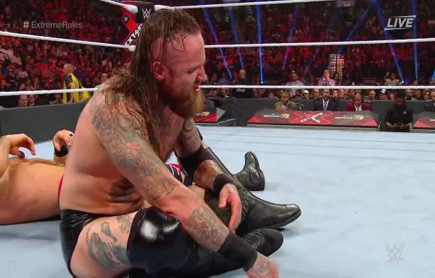 Aleister Black derrota a Cesaro en WWE Extreme Rules
