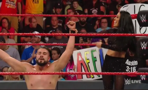 Andrade derrota a Rey Mysterio en WWE RAW