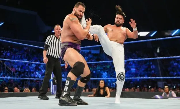 Andrade vs Rusev en WWE Smackdown Andrade vs Rusev en WWE Smackdown