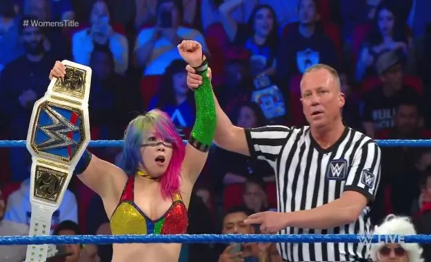 Asuka defiende con éxito su campeonato en SmackDown Live Asuka defiende con éxito su campeonato en SmackDown Live