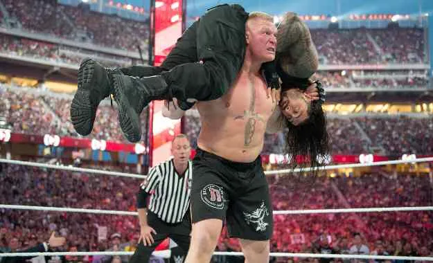 Ausencia de Brock Lesnar en WWE RAW Ausencia de Brock Lesnar en WWE RAW 26 de Enero