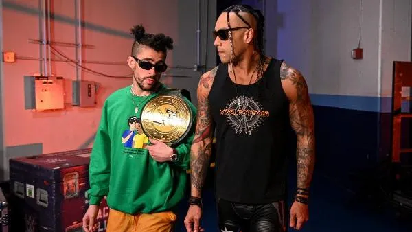 Bad Bunny no dejó que lo separar de Damian Priest en WWE Bad Bunny no dejó que lo separar de Damian Priest en WWE