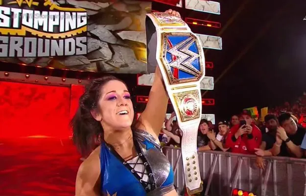 Bayley Stomping Grounds en vivo