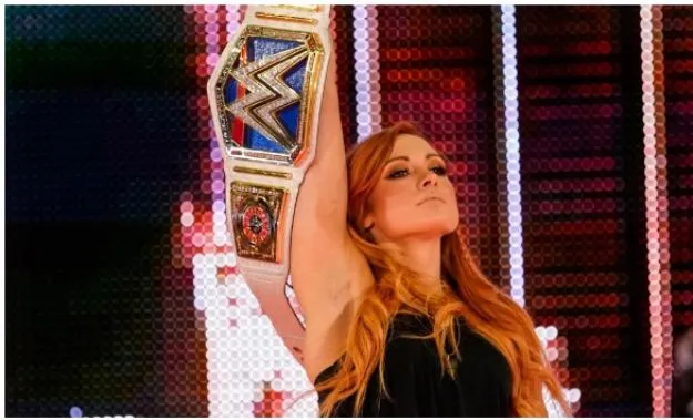 Becky Lynch lesionada Becky Lynch lesionada