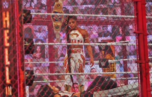 Bianca Belair retiene el Campeonato Femenino de SmackDown en Hell in a Cell Bianca Belair retiene el Campeonato Femenino de SmackDown en Hell in a Cell