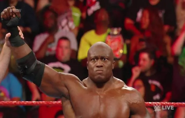 Bobby Lashley responde y derrota a Rey Mysterio en su regreso durante WWE RAW Bobby Lashley responde y derrota a Rey Mysterio en su regreso durante WWE RAW