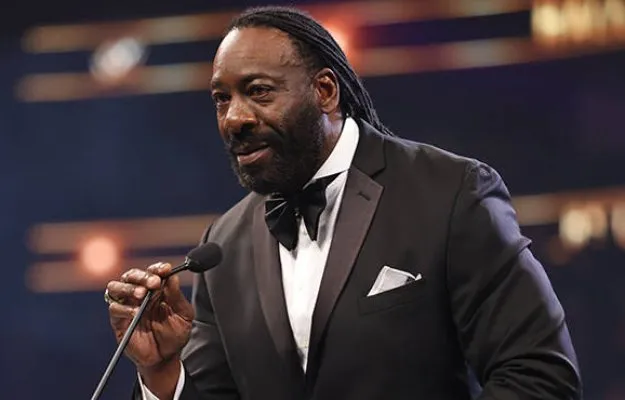 Booker T defiende a WWE en la polémica de Sasha Banks y Naomi Booker T defiende a WWE en la polémica de Sasha Banks y Naomi
