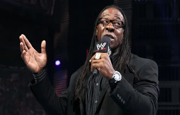 Booker T explica la decepción de los fanáticos en el Royal Rumble Booker T explica la decepción de los fanáticos en el Royal Rumble
