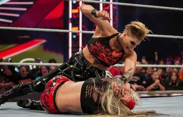Campeona Se Burla Del Final Del Equipo De Rhea Ripley Y Liv Morgan