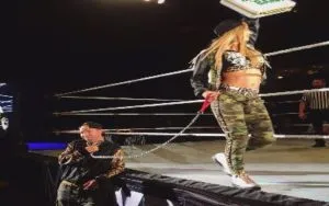 Carmella en el show de Smackdown en Rio Rancho