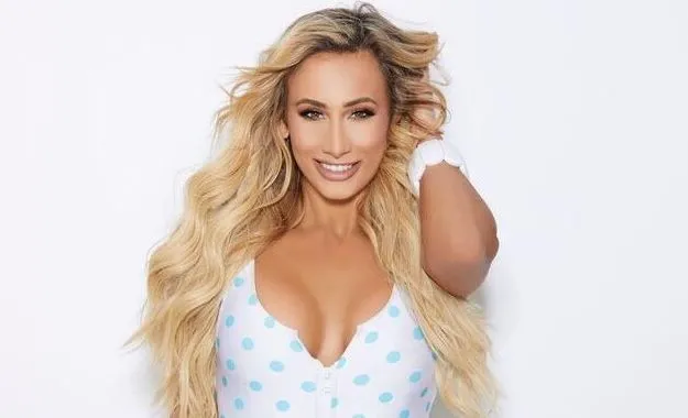 Nuevo cambio de look de Carmella Nuevo cambio de look de Carmella