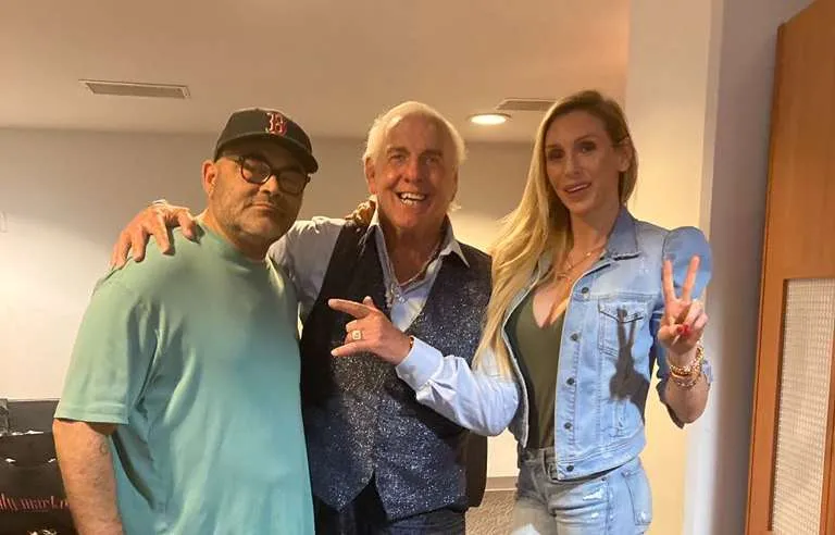 Charlotte Flair estuvo en AAA Triplemania XXIX