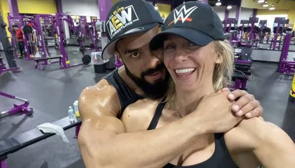 Charlotte Flair presionada para irse de WWE a AEW