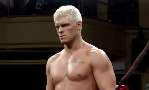 Cody vuelve a cambiar su look para grabar la serie de Arrow Cody vuelve a cambiar su look para grabar la serie de Arrow